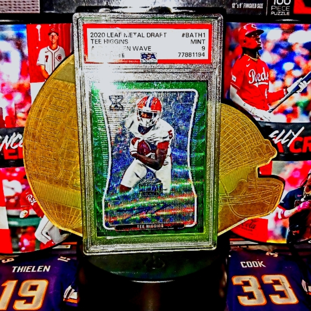 Tee Higgins Autographed Rookie Card.
